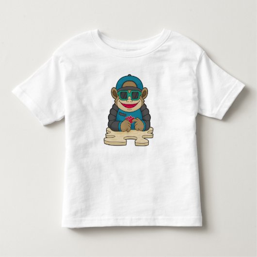 Monkey bij Poker met pokerkaarten en zonnebrillen Kinder Shirts (Voorkant)