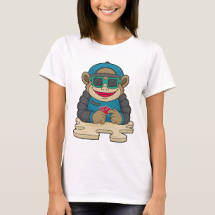 Monkey bij Poker met pokerkaarten en zonnebrillen T-shirt