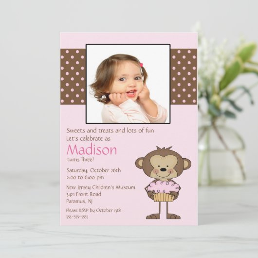 Monkey Cupcake Foto Birthday Uitnodiging (Staand voorkant)