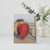 Monks op U-Bein Bridge, Mandalay Briefkaart (Staand voorkant)