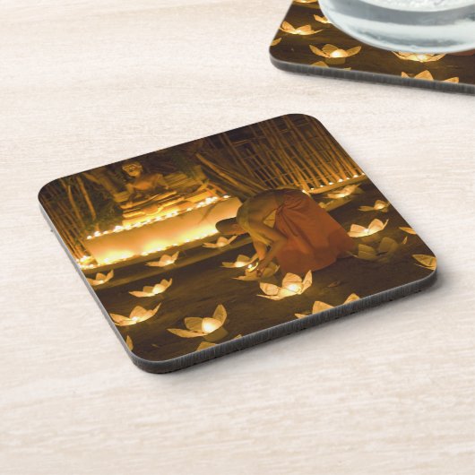 Monnikskaarsen en -lampjes, voor de verlichting va drankjes onderzetter (Linkerzijde)