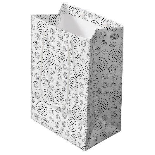 Monochromatic Black Geometric Swirls Pattern Medium Cadeauzakje (Voorkant Gekanteld)