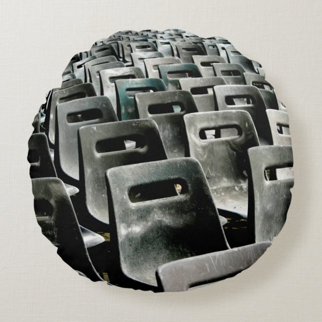 Monochromatic Gray Chairs Rond Kussen (Voorkant)