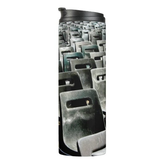 Monochromatic Gray Chairs Thermosbeker (Geroteerd rechts)