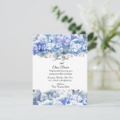 Monochromatische Blue Bouquet Wedding Invitation Kaart (Staand voorkant)