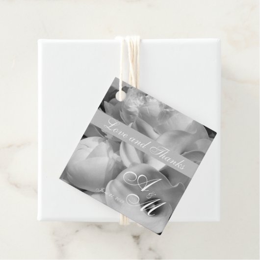 Monochromatische fotografie Witte Callas & pioenen Bedankjes Labels (In situ)