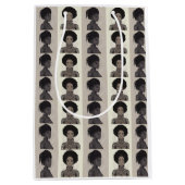Monochrome Afrofuturist Queens Medium Cadeauzakje (Voorkant)