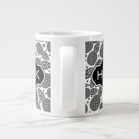 Monochrome anananassen | Monogram Grote Koffiekop (Achterkant)