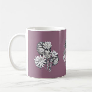 Monochrome bloemen op massaachtergrond koffiemok