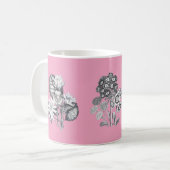 Monochrome bloemen op roze achtergrond koffiemok (Voorkant links)