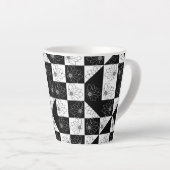 Monochrome checkboard en florale glamour Pattern Latte Mok (Rechterhoek)