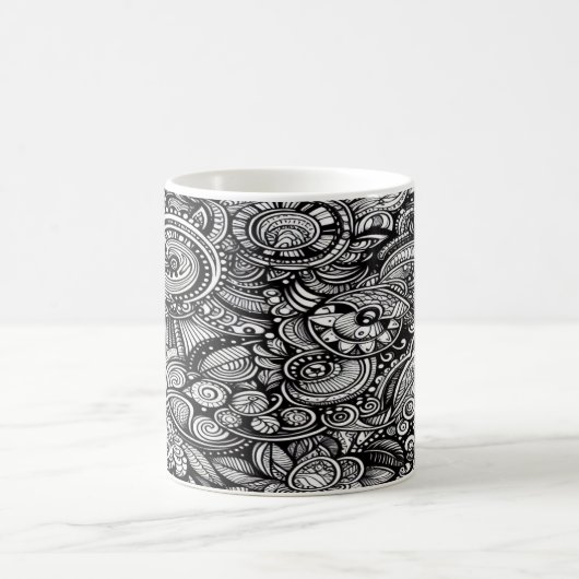 Monochrome Doodle Mok – Een met de Hand Getekende (Center)