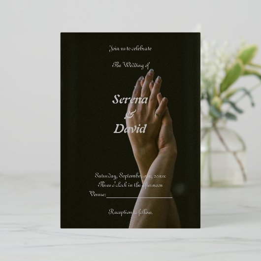 Monochrome Grace: zwart, grijs en bruiloftsuitnodi Folie Uitnodiging (Staand Voorkant)