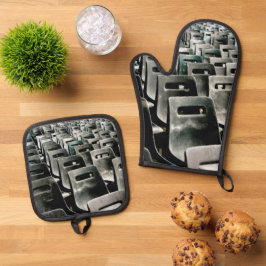 Monochrome grijze stoelen  ovenwant & pannenlap set