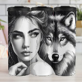 Monochrome mysterie: vrouw en wolf. thermosbeker