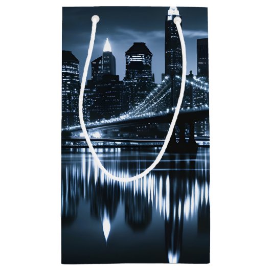 Monochrome New York Skyline Nightscape Klein Cadeauzakje (Achterkant)