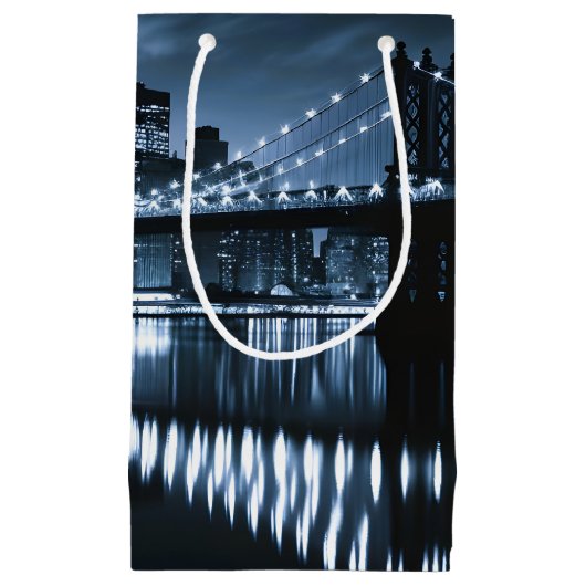 Monochrome New York Skyline Nightscape Klein Cadeauzakje (Voorkant)
