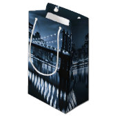 Monochrome New York Skyline Nightscape Klein Cadeauzakje (Voorkant Gekanteld)