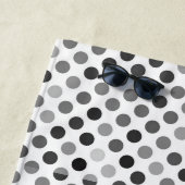 Monochrome poladots (zwart-wit Stip) Strandlaken (In situ)