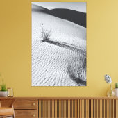 Monochrome woestijnlandschap met grasplukjes canvas afdruk (Insitu (Woonkamer))