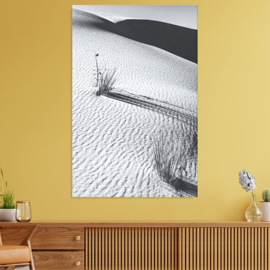 Monochrome woestijnlandschap met grasplukjes canvas afdruk (Insitu (Woonkamer))