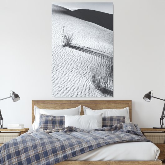 Monochrome woestijnlandschap met grasplukjes canvas afdruk (Insitu (Slaapkamer))