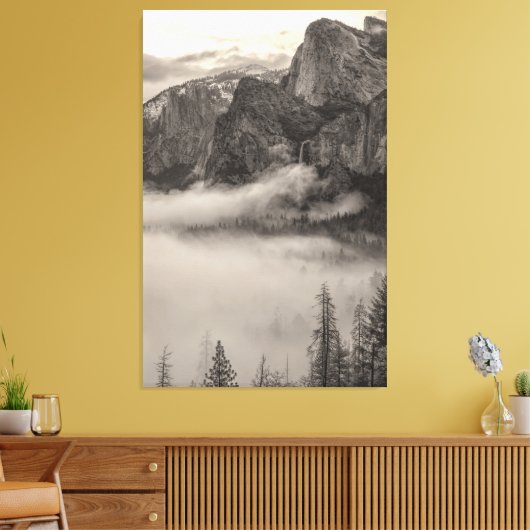 Monochrome Yosemite berglandschap met mist Canvas Afdruk (Insitu (Woonkamer))