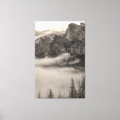 Monochrome Yosemite berglandschap met mist Canvas Afdruk (Voorkant)