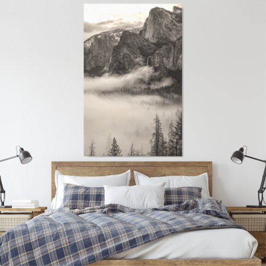 Monochrome Yosemite berglandschap met mist Canvas Afdruk (Insitu (Slaapkamer))