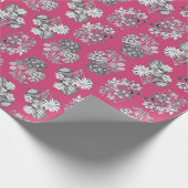 Monochroom Bloemen op Cerise Achtergrond Giftwrap Cadeaupapier (Hoek)
