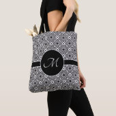 Monochroom Keltisch knooppatroon Monogram Tote Bag (Dichtbij)