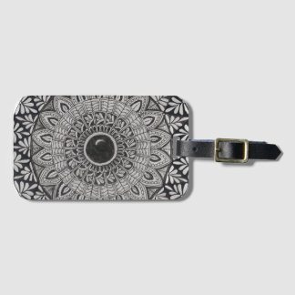 Monochroom mandala kunst bagage label