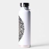 monochroom mandala-ontwerp op waterfles (Links)
