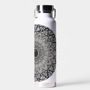 monochroom mandala-ontwerp op waterfles