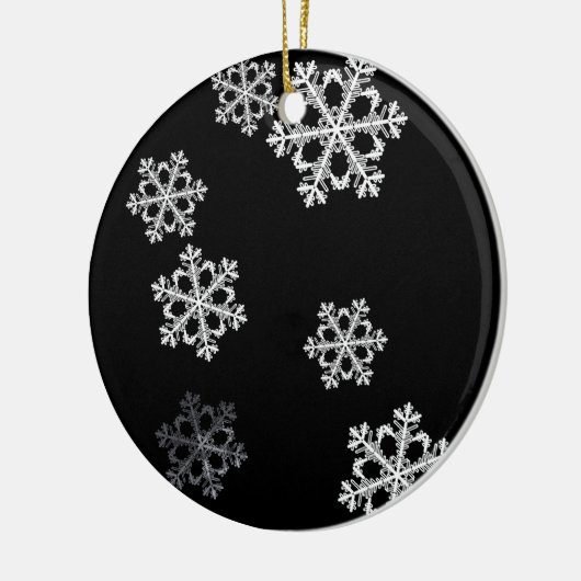 Monochroom minimalistisch sneeuwvlok kerstpatroon keramisch ornament (Links)