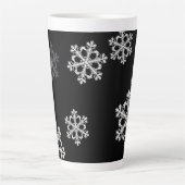 Monochroom minimalistisch sneeuwvlok kerstpatroon latte mok (Voorkant)