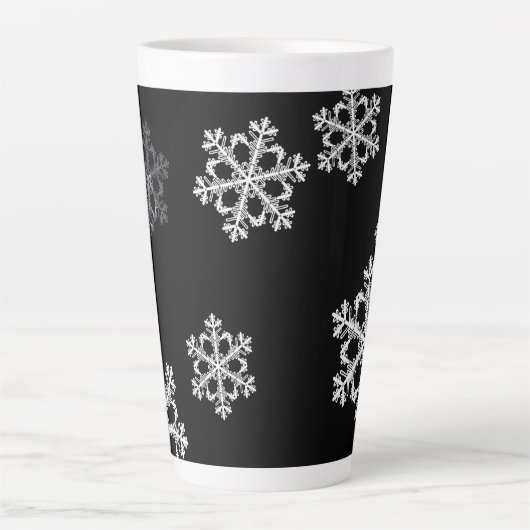 Monochroom minimalistisch sneeuwvlok kerstpatroon latte mok (Voorkant)