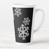 Monochroom minimalistisch sneeuwvlok kerstpatroon latte mok (Rechts)