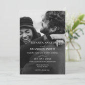 Monochroom moderne minimalistische foto bruiloft kaart (Staand voorkant)