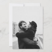 Monochroom moderne minimalistische foto bruiloft kaart (Achterkant)