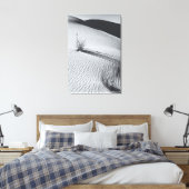 Monochroom woestijnlandschap met grasplukjes canvas afdruk (Insitu (Slaapkamer))