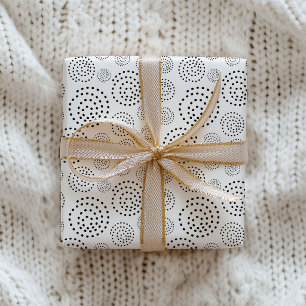 Monochroom zwart geometrisch wervelend patroon cadeaupapier