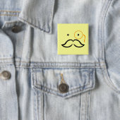 Monocle en Mustache Vierkante Button 5,1 Cm (In situ)