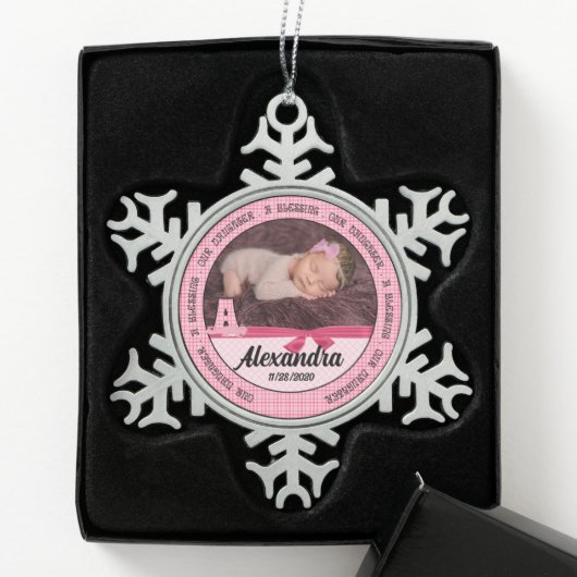 Monogram A van New Parents Baby Girl Tin Sneeuwvlok Ornament (Kistje)