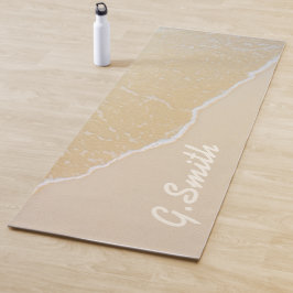 Monogram. Aangepast tropisch strand zand. Yogamat