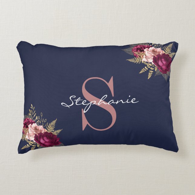 Monogram Aangepaste naam Roze Gold Burgundy Floral Accent Kussen (Voorkant)