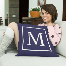 Monogram aanpassen op marinesurfblauw kussen