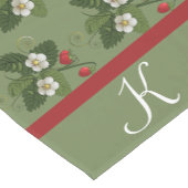 Monogram aardbeienpatroon op Sage Green Korte Tafelloper (Hoek)