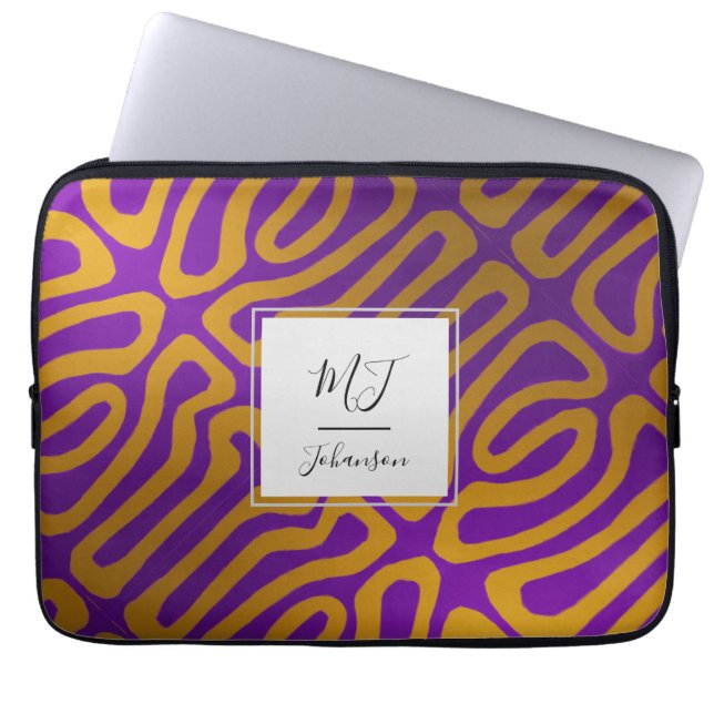 Monogram Abstract Eggplant Paars Gold Laptop Sleeve (Voorkant)