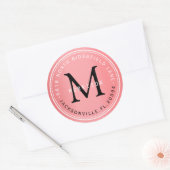 Monogram adreslabel in koraal ronde sticker (Envelop)